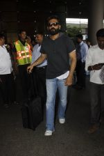 Sunil Shetty snapped at airport on 8th Aug 2016 (36)_57a94c87bb70a.JPG