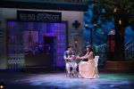 Kapil Sharma and Jacqueline Fernandez tie the knot on the sets of The Kapil Sharma Show on 10th Aug 2016 (2)_57ac813e8940e.JPG