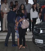 Akshay Kumar, Ileana D_Cruz, Esha Gupta snapped at airport on 10th Aug 2016 (7)_57ac488eac565.JPG