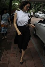 Kangana Ranaut snapped leaving recording studio on 10th Aug 2016 (6)_57ac80707868d.jpg