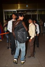 Shah Rukh Khan leaves with family on 10th Aug 2016 (12)_57ac49d911fb0.JPG
