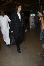 Sonam Kapoor snapped at airport on 10th Aug 2016 (60)_57ac44eb7f6d3.JPG