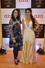 Mouni Roy at Aza in association with Lakme Fashion Week with emerging designers on 11th Aug 2016 (21)_57ad9767c44e5.JPG