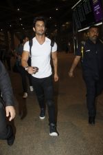 Sushant Singh Rajput snapped at airport on 11th Aug 2016 (22)_57ad970ad3407.JPG