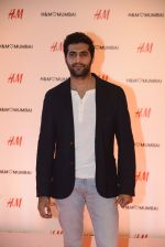 at h&m mubai launch on 11th Aug 2016 (120)_57af35615d662.JPG