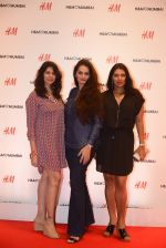 at h&m mubai launch on 11th Aug 2016 (122)_57af3563ecf23.JPG
