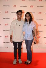 at h&m mubai launch on 11th Aug 2016 (30)_57af35111a9c3.JPG