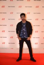 at h&m mubai launch on 11th Aug 2016 (89)_57af3546a1265.JPG