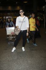 Huma Qureshi snapped at airport on 13th Aug 2016(37)_57b058003a9d7.JPG