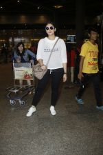 Huma Qureshi snapped at airport on 13th Aug 2016(38)_57b05803bce93.JPG