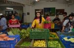 Bhagyashree inaugurated the Juhu Organic Farmer_s Market on 14th Aug at Jamnabai Narsee School (34)_57b128697e816.JPG