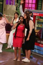 Sonakshi Sinha on the sets of The Kapil Sharma Show on 16th Aug 2016 (9)_57b47b2b1a494.jpg