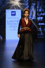 Kangana Ranaut walk the ramp for Tarun Tahiliani Show at Lakme Fashion Week 2016 on 23rd Aug 2016 (43)_57bd3b4ac881d.JPG