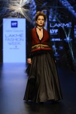 Kangana Ranaut walk the ramp for Tarun Tahiliani Show at Lakme Fashion Week 2016 on 23rd Aug 2016 (45)_57bd3b50d7525.JPG