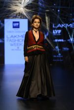 Kangana Ranaut walk the ramp for Tarun Tahiliani Show at Lakme Fashion Week 2016 on 23rd Aug 2016 (8)_57bd3afaeeba4.JPG