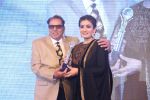 Raveena Tandon, Dharmendra at Entertainment Trade Awards on 23rd Aug 2016
