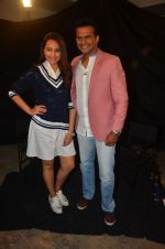Sonakshi Sinha snapped post Siddharth Kanan_s interview on 23rd Aug 2016 (16)_57bd5ee0c2845.JPG