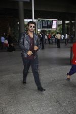 Arjun Kapoor back from cape town on 24th Aug 2016 (9)_57beb5512ce1d.JPG