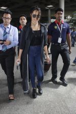 Shraddha Kapoor back from cape town on 24th Aug 2016 (24)_57beb57bb13d4.JPG