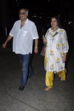 Boney Kapoor, Shabana Azmi snapped at airport on 26th Aug 2016 (9)_57c101a841b26.JPG