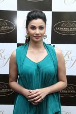 Daisy Shah snapped at jewellery event on 26th Aug 2016 (21)_57c1022e563d2.JPG