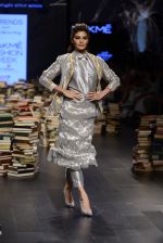 Jacqueline Fernandez walk the ramp for Rajesh Pratap Singh Show at Lakme Fashion Week 2016 on 27th Aug 2016 (26)_57c2db45d8164.JPG