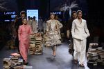 Jacqueline Fernandez walk the ramp for Rajesh Pratap Singh Show at Lakme Fashion Week 2016 on 27th Aug 2016 (62)_57c2dbdb9a18d.JPG