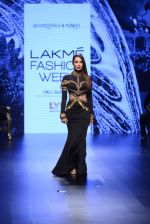 Malaika Arora Khan walk the ramp for Shantanu and Nikhil Show at Lakme Fashion Week 2016 on 27th Aug 2016 (1710)_57c2c73d47603.JPG