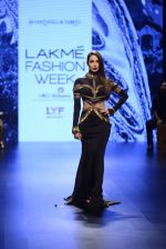 Malaika Arora Khan walk the ramp for Shantanu and Nikhil Show at Lakme Fashion Week 2016 on 27th Aug 2016 (1716)_57c2c74dd38be.JPG