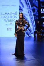 Malaika Arora Khan walk the ramp for Shantanu and Nikhil Show at Lakme Fashion Week 2016 on 27th Aug 2016 (1718)_57c2c7533de87.JPG