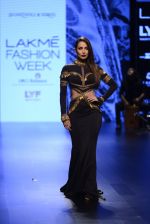 Malaika Arora Khan walk the ramp for Shantanu and Nikhil Show at Lakme Fashion Week 2016 on 27th Aug 2016 (1722)_57c2c75fe7480.JPG