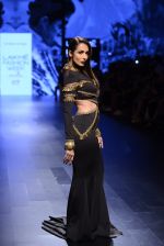 Malaika Arora Khan walk the ramp for Shantanu and Nikhil Show at Lakme Fashion Week 2016 on 27th Aug 2016 (1742)_57c2c7951bd3b.JPG