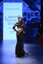 Malaika Arora Khan walk the ramp for Shantanu and Nikhil Show at Lakme Fashion Week 2016 on 27th Aug 2016 (1770)_57c2c7d26b85e.JPG