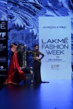 Malaika Arora Khan walk the ramp for Shantanu and Nikhil Show at Lakme Fashion Week 2016 on 27th Aug 2016 (1777)_57c2c7f79132e.JPG