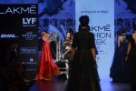 Malaika Arora Khan walk the ramp for Shantanu and Nikhil Show at Lakme Fashion Week 2016 on 27th Aug 2016 (1794)_57c2c83a3b3e3.JPG