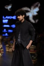 Model walk the ramp for Rajesh Pratap Singh Show at Lakme Fashion Week 2016 on 27th Aug 2016 (132)_57c2dc1013cfd.JPG