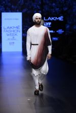Model walk the ramp for Shantanu and Nikhil Show at Lakme Fashion Week 2016 on 27th Aug 2016 (1775)_57c2d669af1c7.JPG