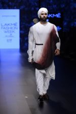 Model walk the ramp for Shantanu and Nikhil Show at Lakme Fashion Week 2016 on 27th Aug 2016 (1777)_57c2d66d96981.JPG