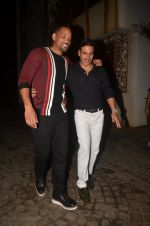 Akshay Kumar hosts a party in honour of Hollywood superstar Will Smith on 28th Aug 2016 (3)_57c3d59e93282.JPG