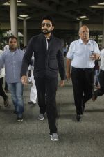 Abhishek Bachchan snapped at airport on 29th Aug 2016 (32)_57c549843c280.JPG