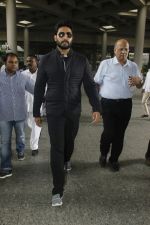 Abhishek Bachchan snapped at airport on 29th Aug 2016 (33)_57c54991789cd.JPG