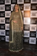 Kareena Kapoor walk the ramp for Sabyasachi Show Grand Finale at Lakme Fashion Week 2016 on 28th Aug 2016 (172)_57c5433488f01.JPG