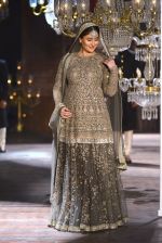 Kareena Kapoor walk the ramp for Sabyasachi Show Grand Finale at Lakme Fashion Week 2016 on 28th Aug 2016 (197)_57c544102466c.JPG