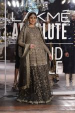 Kareena Kapoor walk the ramp for Sabyasachi Show Grand Finale at Lakme Fashion Week 2016 on 28th Aug 2016 (220)_57c544edb12d8.JPG