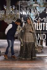 Kareena Kapoor walk the ramp for Sabyasachi Show Grand Finale at Lakme Fashion Week 2016 on 28th Aug 2016 (226)_57c5453aa848b.JPG