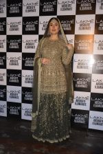 Kareena Kapoor walk the ramp for Sabyasachi Show Grand Finale at Lakme Fashion Week 2016 on 28th Aug 2016 (252)_57c5466ebe12f.JPG