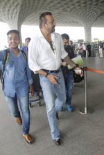 Sanjay Dutt snapped at airport on 30th Aug 2016 (21)_57c5593d4b10f.JPG
