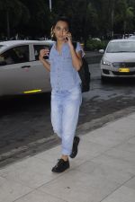 Sayani Gupta snapped at domestic airport on 30th Aug 2016 (4)_57c683d40e9d6.JPG