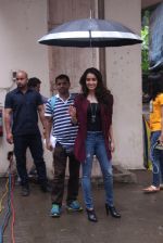 Shraddha Kapoor snapped on the sets of Rock on 2 on 30th Aug 2016 (26)_57c683fe651f5.JPG