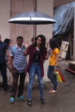 Shraddha Kapoor snapped on the sets of Rock on 2 on 30th Aug 2016 (28)_57c68403b9615.JPG